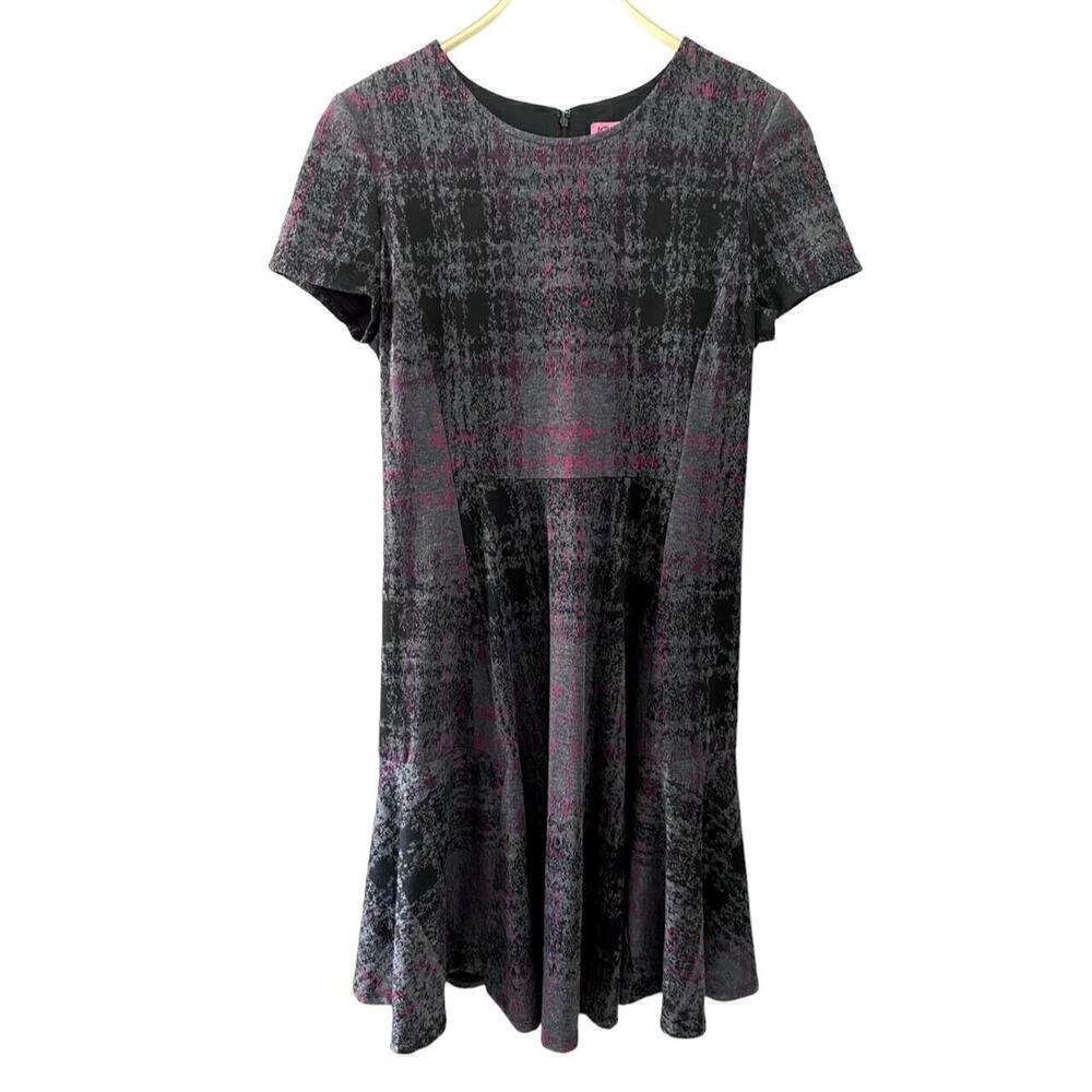 Betsey Johnson Dress Women’s size 10 Gray Pink Knee Short Sleeve Fit n Flare